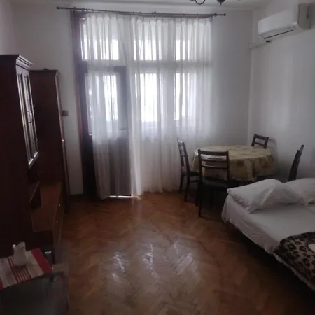 Lejlighed 27 Юли 10 Бюджет