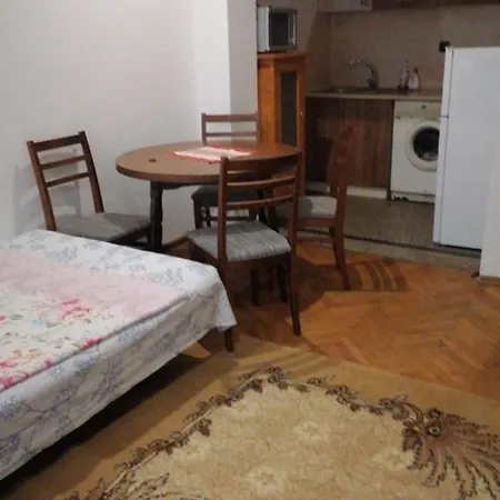 Lejlighed 27 Юли 10 Бюджет *