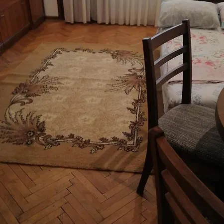 Lejlighed 27 Юли 10 Бюджет